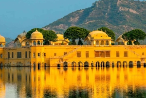 Jaipur: Stadtpalast, Hawa Mahal & Jantar Mantar Private Tour