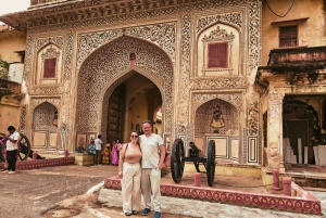 Jaipur: Sightseeingtour met een tuktuk, Galta ji-tempels en eten