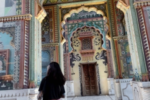 Jaipur: Sightseeingtour met een tuktuk, Galta ji-tempels en eten