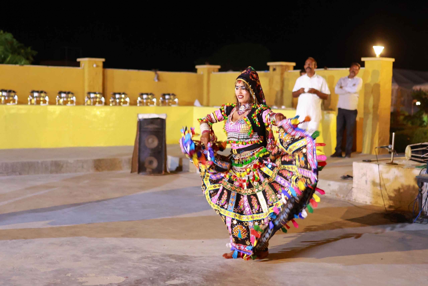 Jaisalmer: Safari in jeep, giro in cammello, cena e danze popolari