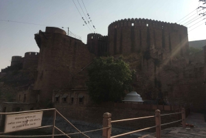Tour a piedi di Jodhpur, la città blu, con servizio navetta