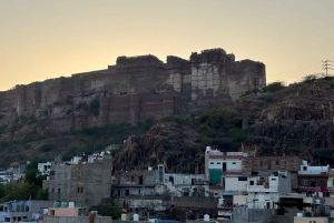 Tour a piedi di Jodhpur, la città blu, con servizio navetta