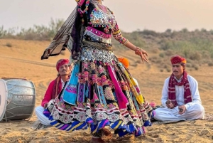 観光地ではない砂丘での一泊ツアー（ラクダサファリ付き）。