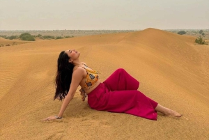 観光地ではない砂丘での一泊ツアー（ラクダサファリ付き）。