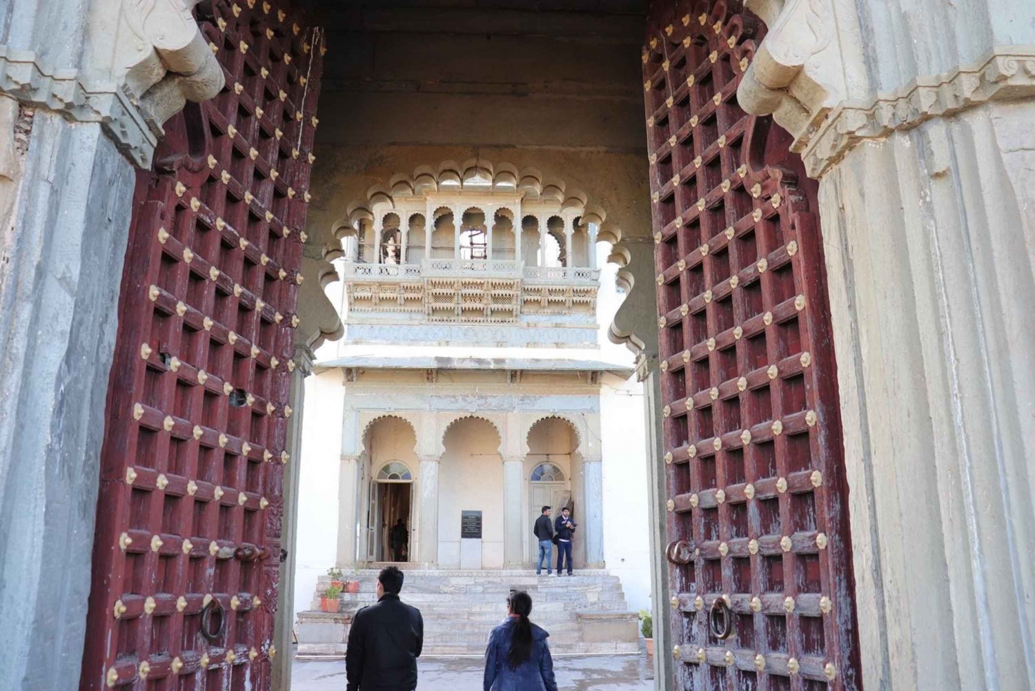 Udaipur: Excursión de un día al Palacio de los Monzones de Sajjangarh con entradas