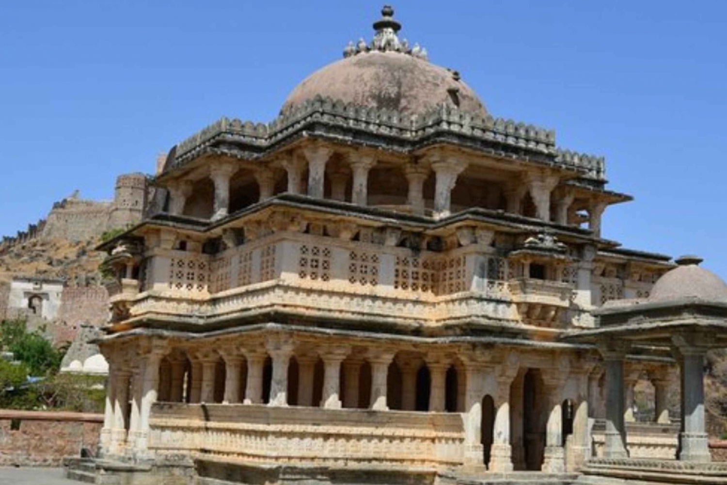 Samme dagstur til Kumbhalgarh Fort og Ranakpur Jain-tempelet
