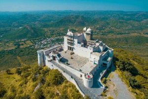 Udaipur: Full Day Private City Tour with Optional Boat Ride