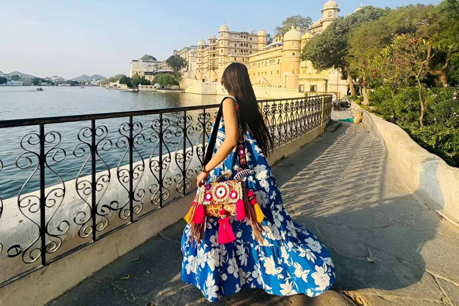 Udaipur: Private Half-Day Tour by Tuk-Tuk or Car