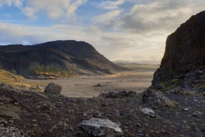 Päivävaellus Helgafelliin: laavaluolat ja tontut – keskitaso