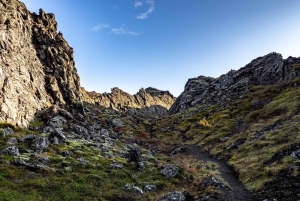 Päivävaellus Helgafelliin: laavaluolat ja tontut – keskitaso