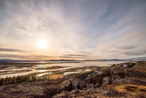 Reykjavik: Golden Circle, Kerið, & Fridheimar Minibus Tour