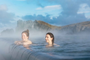 Reykjavik: Sky Lagoon Admission with Transfer