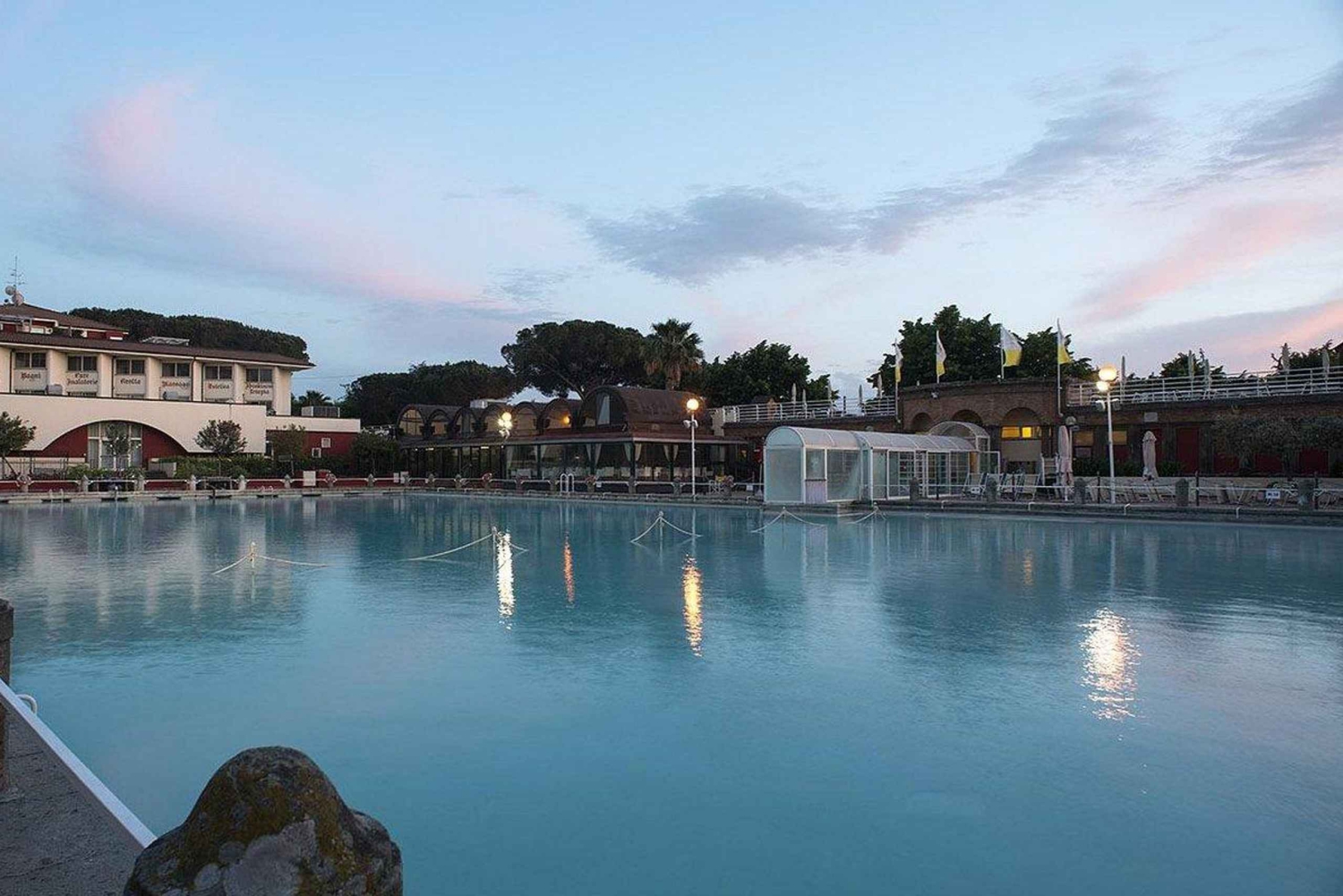 ローマ発：温泉・農場ランチ・村巡り日帰りツアー