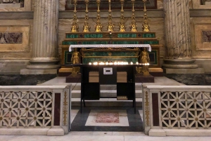 ローマ：サン ジョバンニ イン ラテラノ大聖堂と聖なる階段の 1 時間ツアー