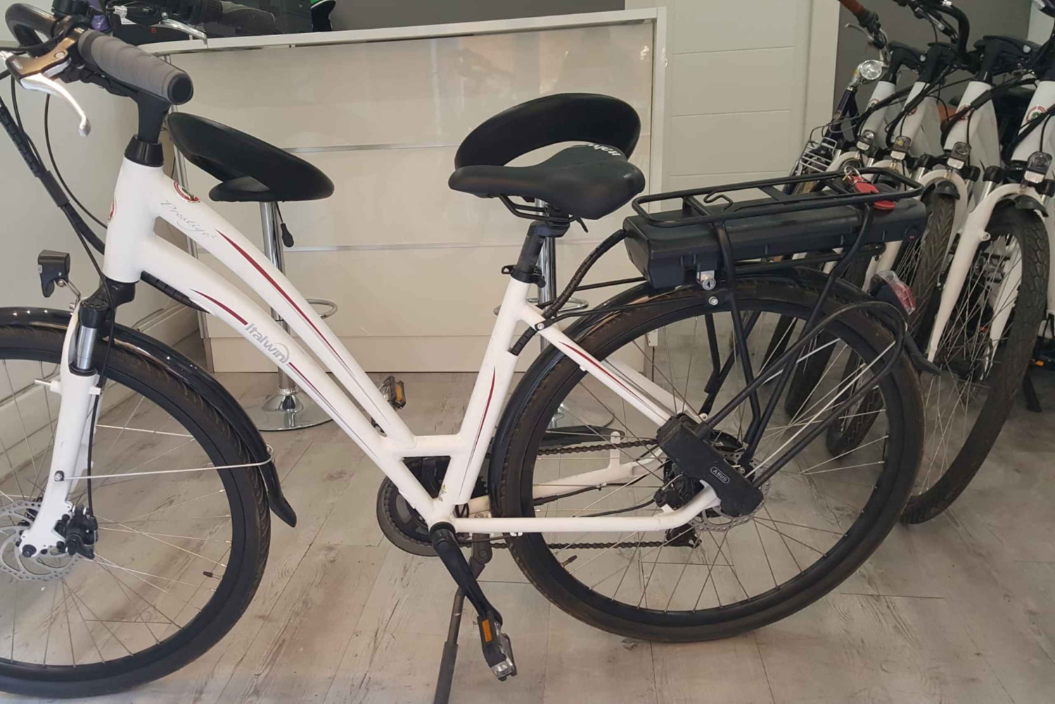 ローマ：電動自転車レンタルサービス