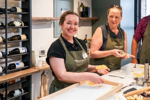 Рим: Мастер-класс по приготовлению пасты и тирамису с неограниченным количеством вина