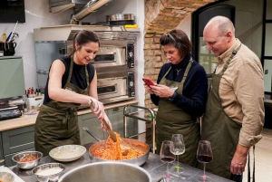 Рим: Мастер-класс по приготовлению пасты и тирамису с неограниченным количеством вина