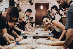 Roma: Preparazione della pasta con degustazione di vini e cena a Frascati