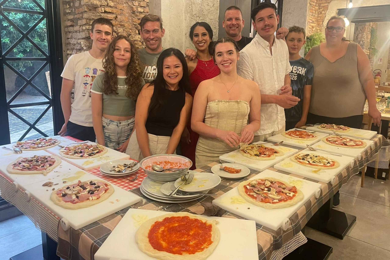 Rooma: Pizza- ja tiramisu-kurssi, jossa on tarjolla hienoja viinejä