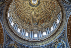 ローマ：サン・ピエトロ大聖堂、墓所ツアー＆ドーム登頂オプション