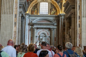 ローマ：サン・ピエトロ大聖堂、墓所ツアー＆ドーム登頂オプション