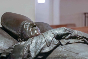 ローマ：サン・ピエトロ大聖堂、墓所ツアー＆ドーム登頂オプション