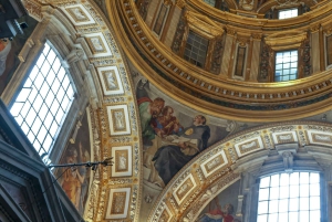 ローマ：サン・ピエトロ大聖堂、墓所ツアー＆ドーム登頂オプション