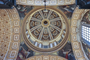 ローマ：サン・ピエトロ大聖堂、墓所ツアー＆ドーム登頂オプション