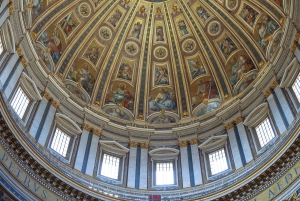 ローマ：サン・ピエトロ大聖堂、墓所ツアー＆ドーム登頂オプション