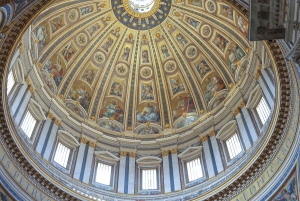 ローマ：サン・ピエトロ大聖堂、墓所ツアー＆ドーム登頂オプション