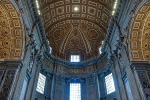 ローマ：サン・ピエトロ大聖堂、墓所ツアー＆ドーム登頂オプション