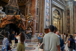 ローマ：サン・ピエトロ大聖堂、墓所ツアー＆ドーム登頂オプション