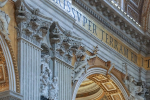 ローマ：サン・ピエトロ大聖堂、墓所ツアー＆ドーム登頂オプション