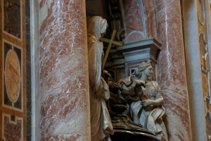 ローマ：サン・ピエトロ大聖堂、墓所ツアー＆ドーム登頂オプション