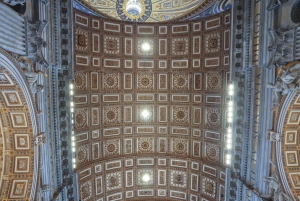 ローマ：サン・ピエトロ大聖堂、墓所ツアー＆ドーム登頂オプション