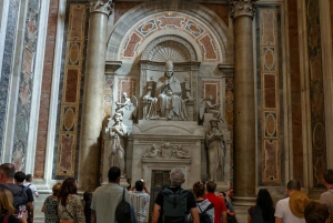 Рим: Базилика Святого Петра, Ла Пьета и папские гробницы Тур