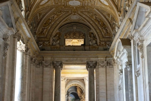 Рим: Базилика Святого Петра, Ла Пьета и папские гробницы Тур