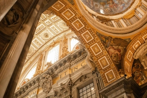 ローマ：サン・ピエトロ大聖堂ツアー、特別地下アクセス