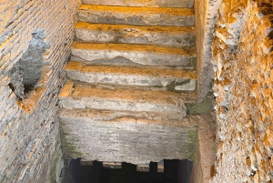 ローマ：トレビの泉地区地下ツアーとアイスクリーム