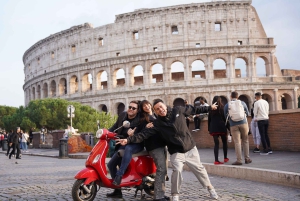 Rzym: przejażdżka skuterem Vespa z fotografiami i degustacją słodyczy
