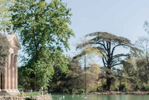 ROME: Villa Borghese Lake tour by boat with independent rowing + aperitif