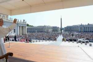 Vatikanstadt: Papstaudienz in Rom Papst Leo XIV. sehen