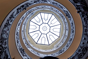 バチカン美術館、システィーナ礼拝堂、サンピエトロ大聖堂のツアーをご案内いたします。