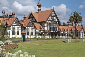 Auckland: Hobbiton og Rotorua dagstur inkludert Te Puia