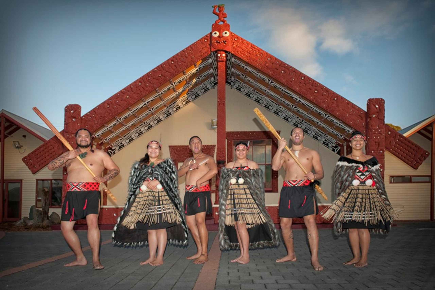 Auckland: Rotorua Living Maori Village -kierros haka-tanssilla ja lounaalla