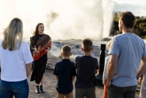 Te Puia: wycieczka 1-dniowa z przewodnikiem Te Rā + występ kulturalny Haka