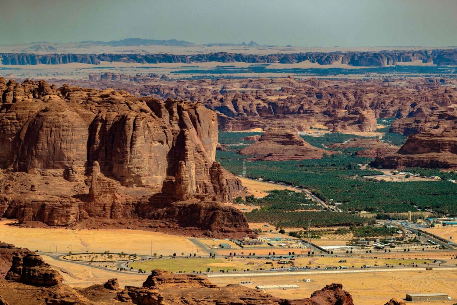 Al-’Ula: muinaiset ihmeet ja kaupunkikierros lounaalla