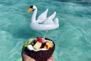 Jeddah: Wycieczka łodzią na wyspę Bayadah z opcją snorkelingu