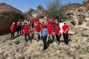 Jeddah: Moon Mountain Hiking and Sunset Yoga