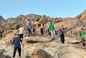 Jeddah: Moon Mountain Hiking and Sunset Yoga
